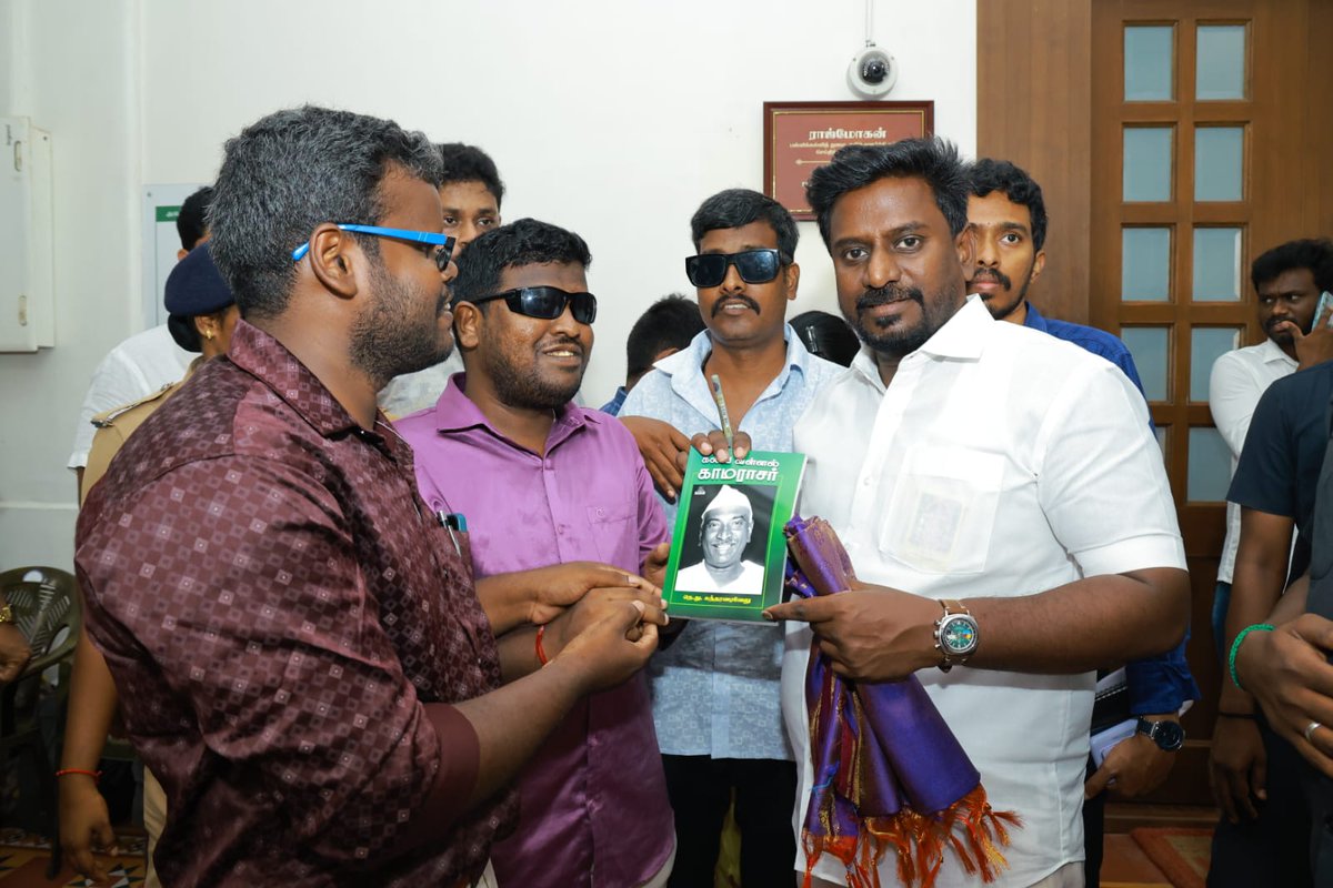 TBM_X_OFFICIAL's tweet photo. தமிழ்நாடு பார்வையற்றோர் இயக்கத்தின் சார்பாக, மாண்புமிகு பள்ளிக்கல்வித்துறை அமைச்சர் திரு. @imrajmohan அவர்களை 26.05.2026 அன்று இயக்கத்தின் தலைவர், செயலாளர் மற்றும் பொருளாளர் உள்ளிட்ட நிர்வாகிகள் நேரில் சந்தித்துத் தங்களது வாழ்த்துகளைத் தெரிவித்தனர்! 🤝✨
>
#tbm #TVK‌ https://t.co/p6pR1lrGuW