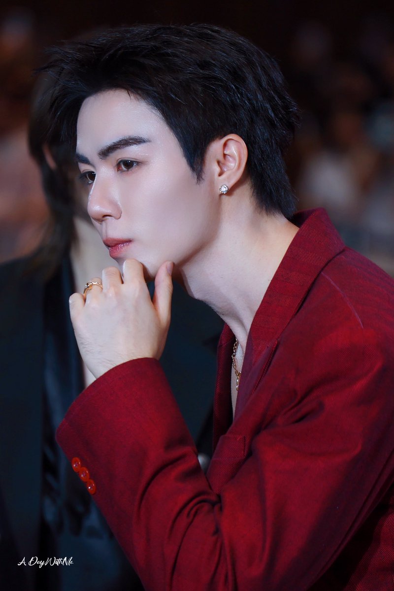 MinnKemika's tweet photo. 4Shots 📸
🪞 กระจกวิเศษบอกข้าเถิด ใครหล่อเริสสสสุดในงานพรมแดง ❤️🐶 
รูปสุดท้าย 😂 ขำปากมู้ๆของนุนุมาก 😂 ปากหู้ยยยทรงเบื่อแฟนหล่อ 
@zee_pruk 
#KCLAWARDS2026xDMD
#ซีนุนิวที่คมชัดลึก2569
#ZeePruk
#ZeeNuNew https://t.co/AbkznbPoXB