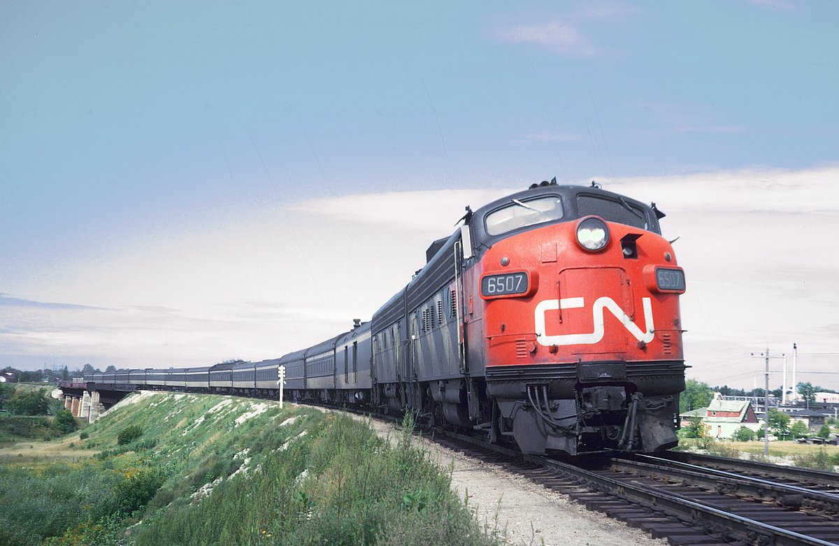 RailroadRaccoon's tweet photo. My personal favorite train photos: https://t.co/ymXXrcpdQ0