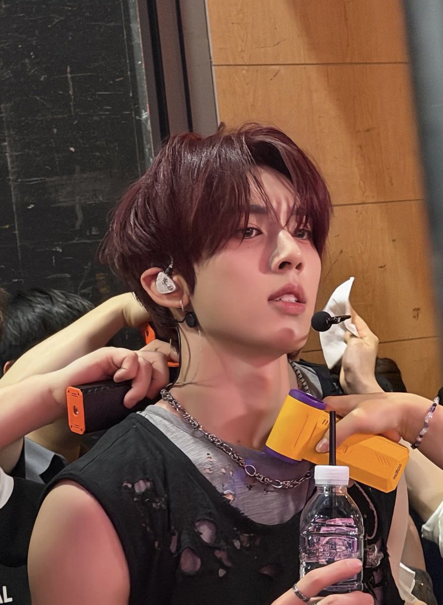 han yujin pics tweet media