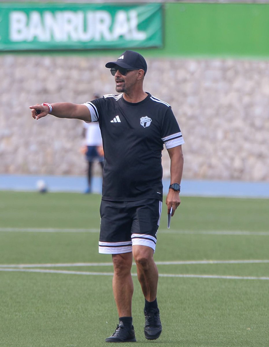 DataCrema_'s tweet photo. 🚨𝙀𝙓𝘾𝙇𝙐𝙎𝙄𝙑𝘼: Marco Figueroa se convertiria en el técnico mejor pagado de la Liga Nacional.

➡️Obligado a ser campeón. 

#DataCrema🤍 https://t.co/HBv4hDm9BZ