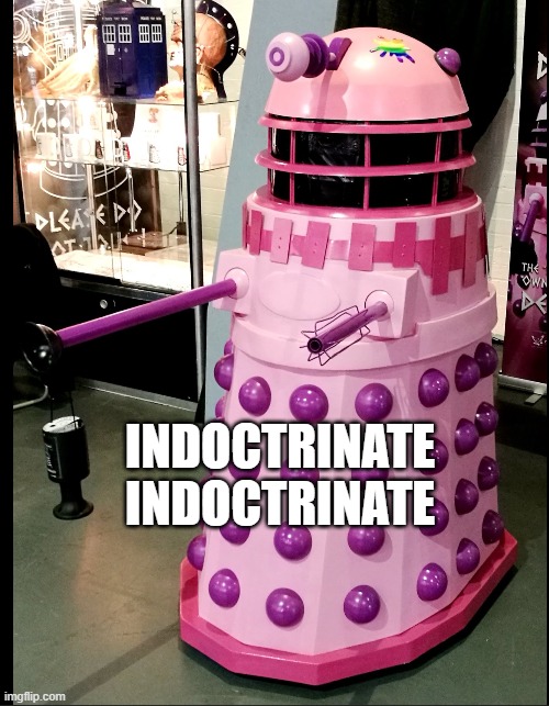 defensive_gun's tweet photo. @bbcdoctorwho https://t.co/9Dqm8BGKA7