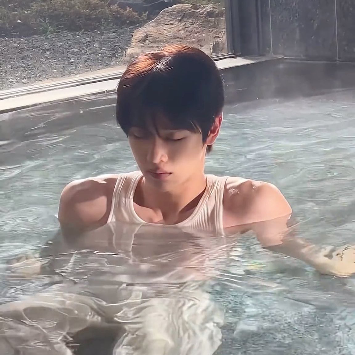 913tol's tweet photo. 엄청뽀얗고존예야….. https://t.co/yRShzLhp64