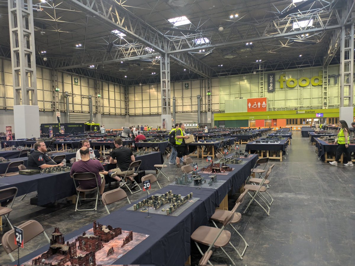 AmuriStudio's tweet photo. #UKGE We arrived yesterday too to Birmingham to attend the UKGE and promote our next KS!

私たちはUKGEに参加しています！（TGMのようなイベントですが、開催地はイギリスのバーミンガムです）ここでは、新作ゲーム『Nine Tails』のプロモーションを行っています。

#ボドゲ　＃ボードゲーム https://t.co/69wLLvePEo