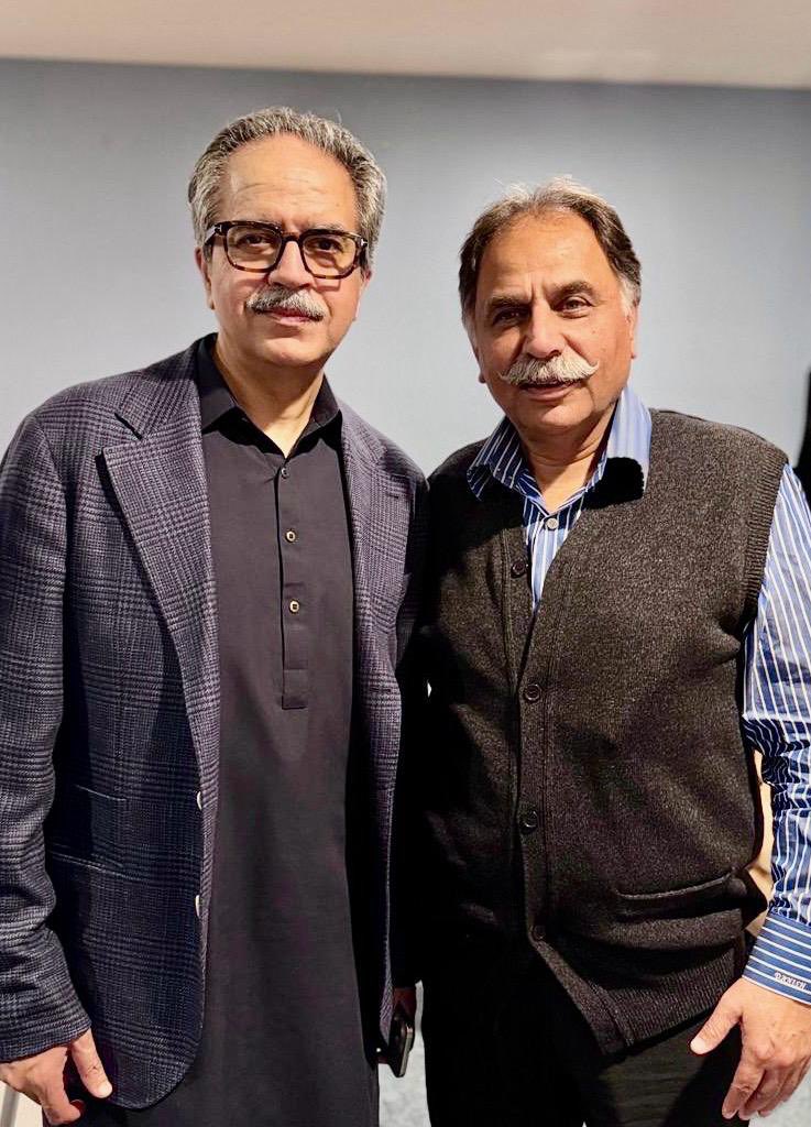 DANISHJAMSHAD's tweet photo. ڈپٹی پرائم منسٹر پاکستان 🇵🇰 وزیرخارجہ سینیٹر اسحاق ڈار صاحب ان دنوں انتہائ اہم اور انتہائ مختصر دورے پر امریکہ میں ہیں 
عید کی نماز نیو یارک میں ادا کی اور عید کی شام ہمارے دوست ڈاکٹر اعجاز چیرمین APPAC کی رہائش گاہ پر پاکستانی امریکن کمیونٹی اور پاکستان مسلم لیگ (ن) کے دوستوں کے ساتھ مولاقات کی اس موقعہ پرمستقل مندوب UN عاصم افتخار صاحب پاکستانی ایمبیسیڈر شیخ رضوان صاحب ، پاکستانی کونسل جنرل نیویارک عامر اتوزئ صاحب بھی موجود تھے ۔
@n_affairs @pmln_org @AmjadMalik786 @MIshaqDar50 @MaryamNSharif