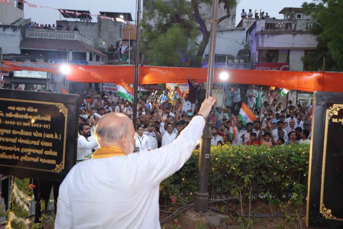 PrerakshahBJP's tweet photo. અમદાવાદ મહાનગરપાલિકા દ્વારા નિર્મિત આ સ્ક્વેર રાષ્ટ્રપ્રેમ, સંસ્કાર અને ભારતની અખંડ રાષ્ટ્રવાદી વિચારધારાનું જીવંત પ્રતીક છે. દેશપ્રેમની ભાવનાને વધુ પ્રબળ બનાવતું આ નિર્માણ આવનારી પેઢી માટે પણ પ્રેરણાસ્રોત બની રહેશે. આ અવસરે મેયર શ્રી @HiteshBarotBJP , પક્ષના વરિષ્ઠ આગેવાનો,(2/3) https://t.co/D3Spijqvlz