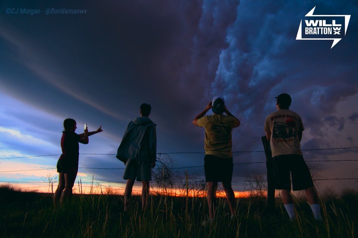 willbrattonwx's tweet photo. Stunning structure from last night, but man it’s the people who make the chase #Wx

Also 👋 @stlCITYsc https://t.co/7pJ2ucVmyG