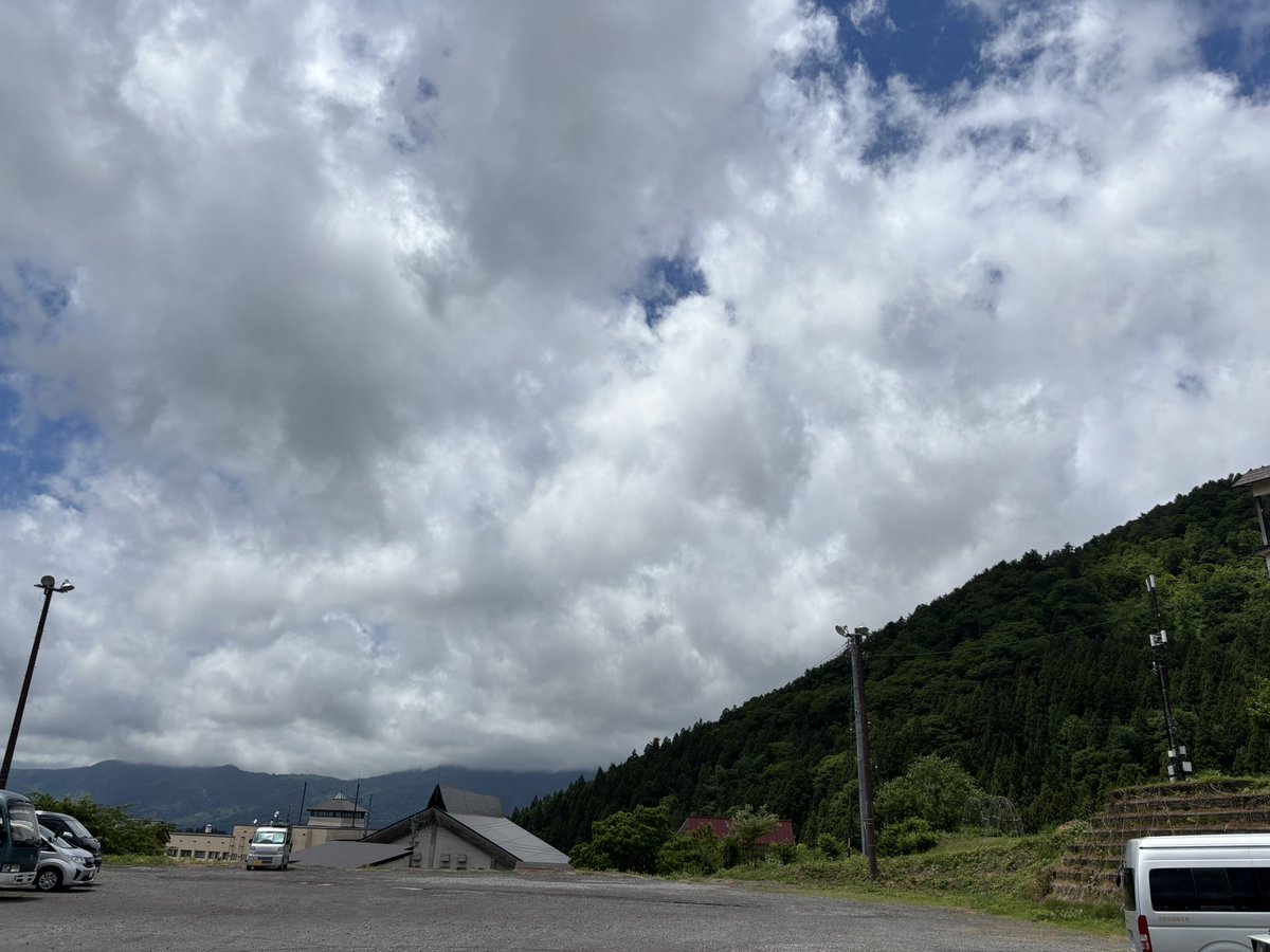 himenamo's tweet photo. 野沢温泉は曇り模様です。
半袖だと、ちょっと寒いかもしれません。 https://t.co/dZni1Ae58x