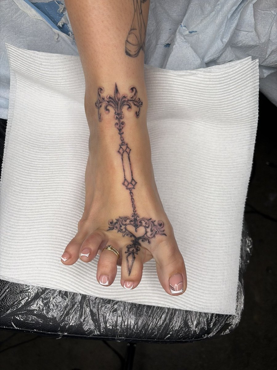 lawrenceamos_'s tweet photo. Foot tattoo I did (: https://t.co/NTYC9gcT25