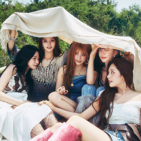 fromisbase's tweet photo. fromis_9 will be launching a card trading collection with the company, Teleca. https://t.co/bAiB0RYpw7