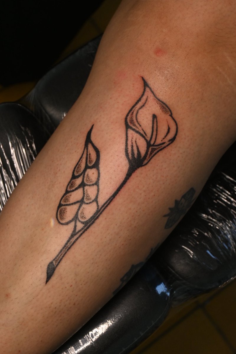 canicawwn's tweet photo. tatuénse conmigo 🙂↕️❣️❣️❣️ CDMX//GDL #handpoke https://t.co/iX6bIWcaxR