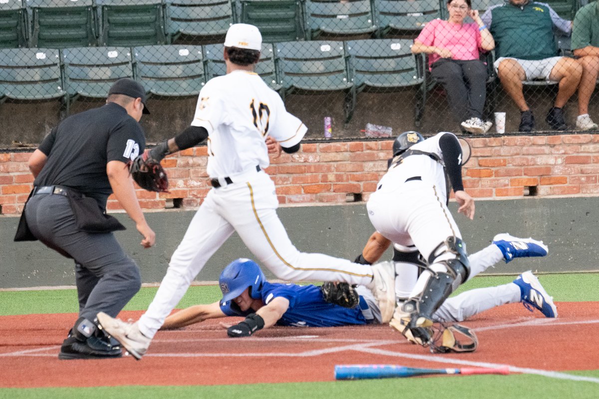 SMCCCougars's tweet photo. .@SoMtnBaseball defeated Pasco-Hernando State (FL) 21-4 (5 innings) at the World Series to set up another contest with the Bobcats on Friday, 5/29 for a spot in the National Championship game: 

https://t.co/LypX6Wy9NX @lano11o7 @CatchBot7 

All photos courtesy of @NJCAA https://t.co/jd7e9S5QAz