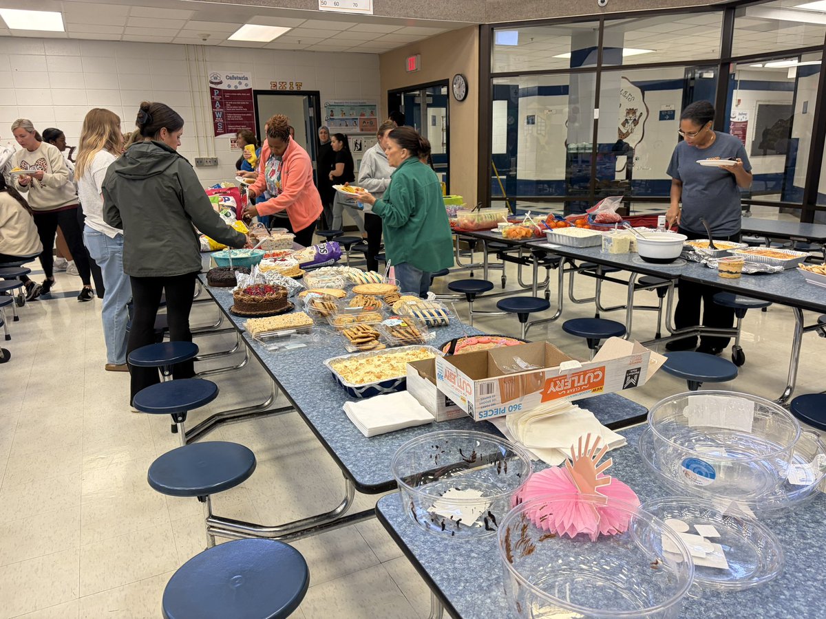 MsJennaMorrell's tweet photo. Cookout Fun at @jtownelementary @JtownElemAP  Who says a cook out can’t become a Cook In? https://t.co/RF3VxN8831