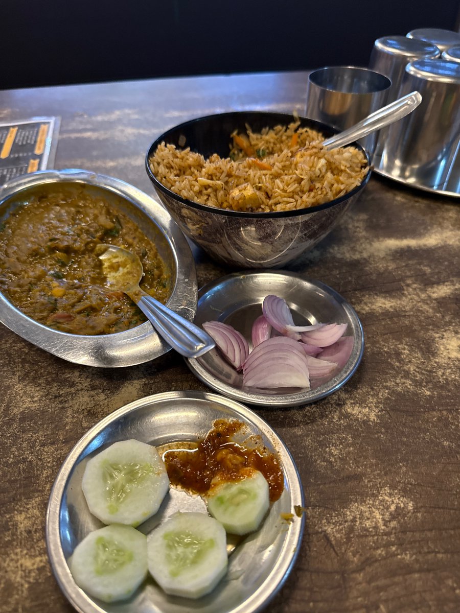 scanman's tweet photo. Saw this in a dhaba yesterday. I like and approve this message.💯👍🏽
Second visit here. Excellent food. Very good portion sizes. Run by women.
Worth the drive from the city. #recommended #அறிவோம்கடை
It's on the Salem Bengaluru highway just before the flover at Pannapatti Pirivu. https://t.co/7lOZflXRwK