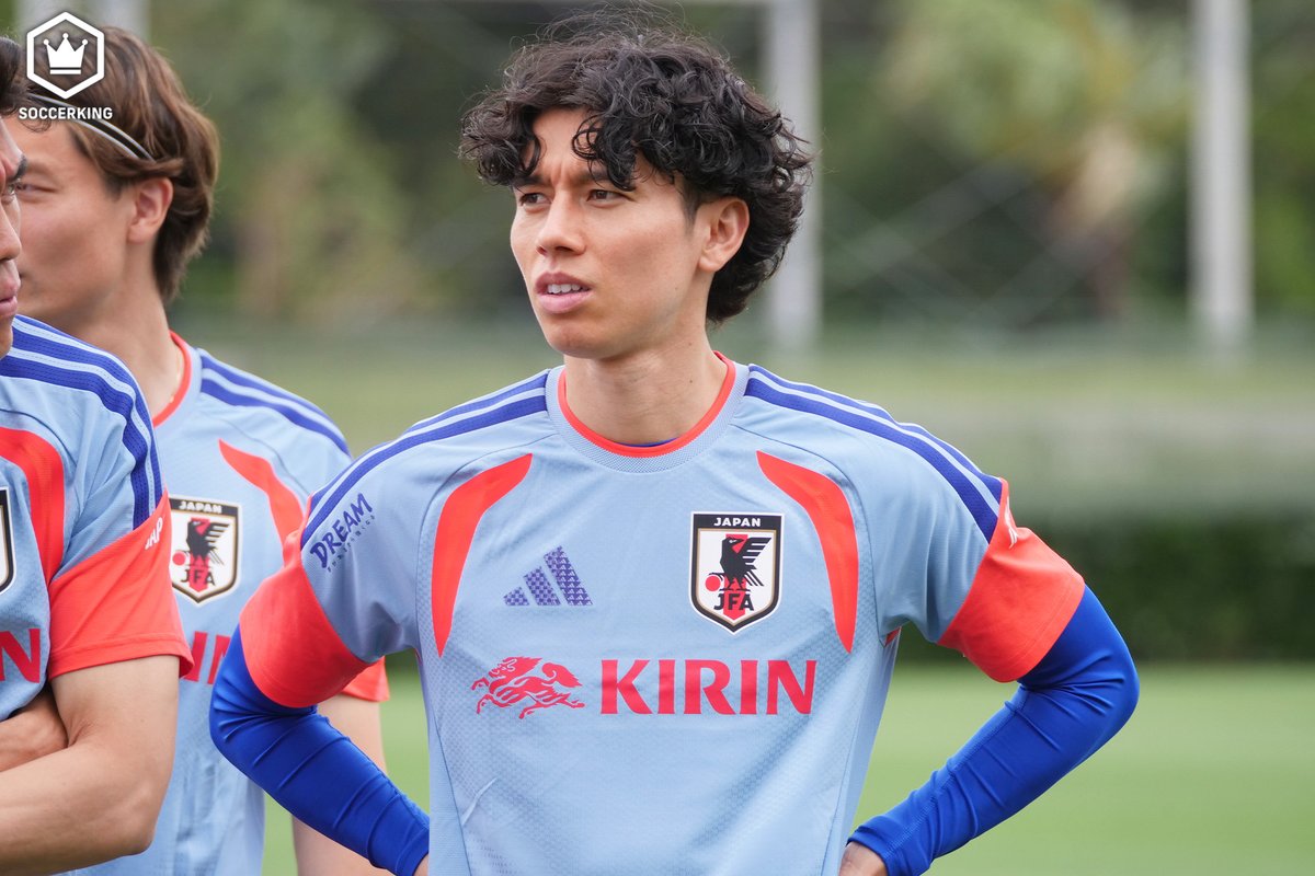 SoccerKingJP's tweet photo. 🇯🇵レポート📝
田中碧、久保建英、伊東純也らが合流！日本代表、アイスランド戦に臨むメンバー26名が集合…今日から非公開で本格調整開始
https://t.co/bHwdYyuIbc

🗣️編集部より
「鈴木彩、谷口、伊藤、鈴木淳、伊東、前田、田中、久保、塩貝、後藤の10名が今日から合流しました」 https://t.co/B2xwoMOhpp