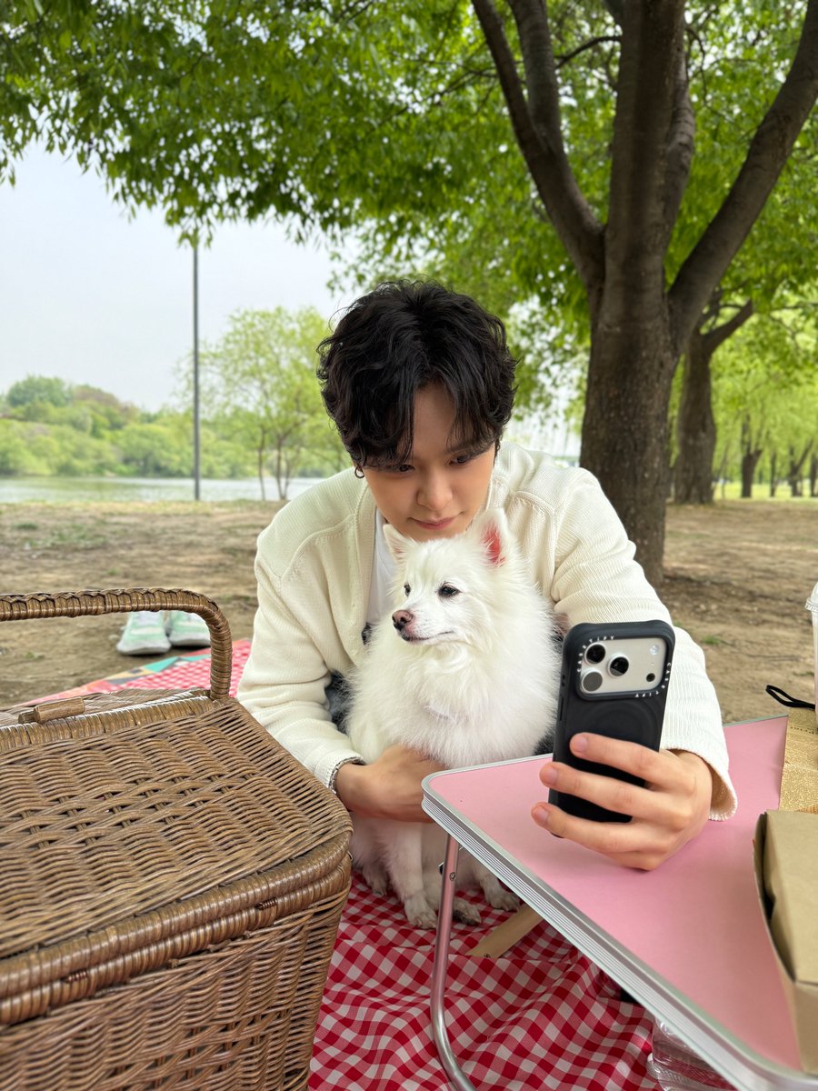 TPST_twt's tweet photo. [#태래] 날이 좋고 몽실이가 좋아해서 더욱 행복했던 피크닉
어렵게 모신 특별 게스트, 같이 힐링해요☺️🍀 https://t.co/fWLJQT4w6c