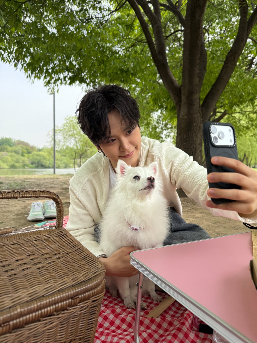 TPST_twt's tweet photo. [#태래] 날이 좋고 몽실이가 좋아해서 더욱 행복했던 피크닉
어렵게 모신 특별 게스트, 같이 힐링해요☺️🍀 https://t.co/fWLJQT4w6c