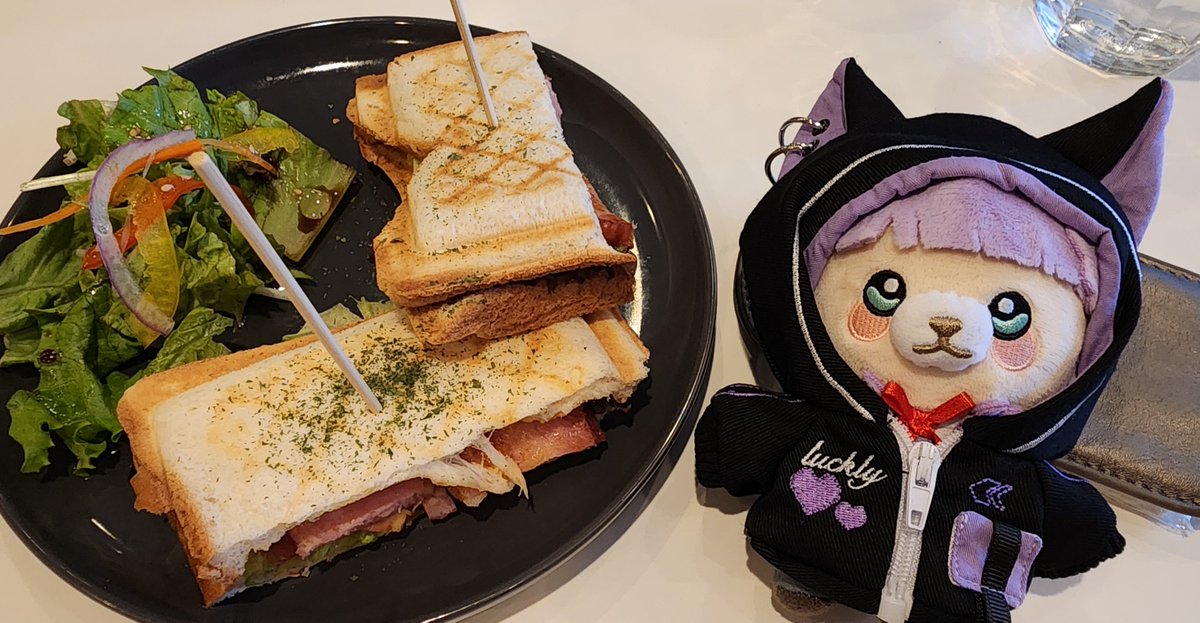 bergmanMUGI's tweet photo. 久しぶりのREISSUEさん。
猫舌のマルガレーテにキャラメルラテになってもらったぜw
#ウィーン・マルガレーテ
#REISSUE https://t.co/qhkc4r58eB