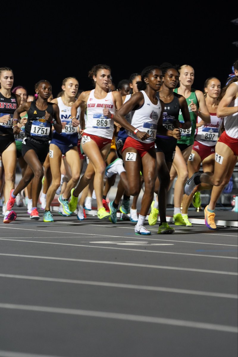 ZagRunning's tweet photo. Rosina is moving on to the finals of the 10k after four Zags run well today! #GoZags https://t.co/vXEms7vW9j