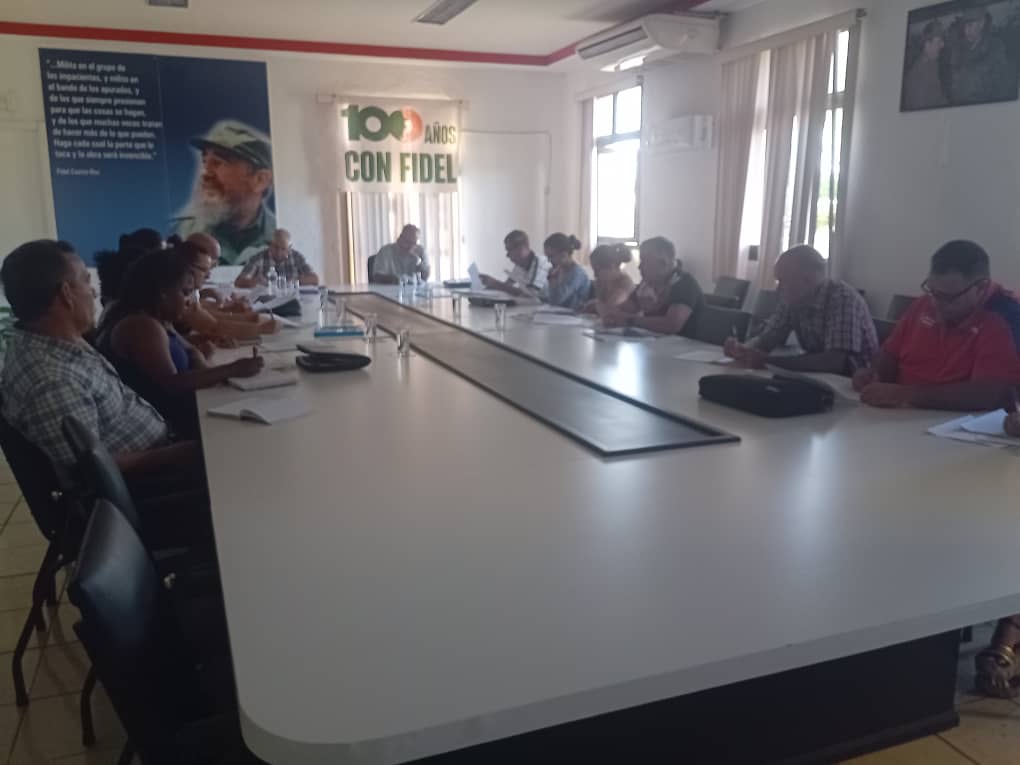 DiarioMayabeque's tweet photo. Convertir en oportunidades las limitantes del Grupo Azucarero #AZCUBA en #Mayabeque fue el hilo conductor del Buró Provincial del Partido, presidido este jueves por su Primer Secretario, Edelso Antonio Ramos Linares y el gobernador Manuel Aguiar Lamas.
#PCCCuba #CompromisoSocial https://t.co/CRb3M9zfkm