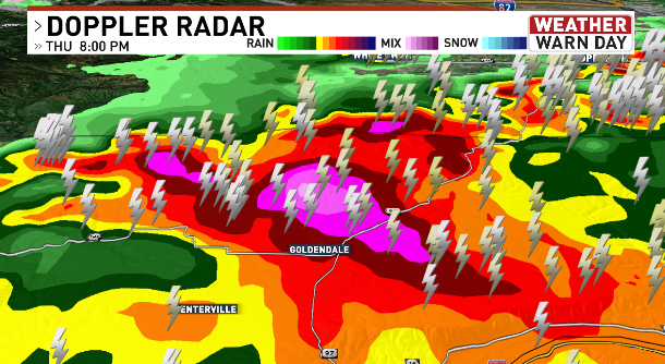 ShannonODKOMO's tweet photo. Severe thunderstorms continue tonight in Eastern Washington. Hundreds of lightning strikes have been recorded, along with quarter-sized hail and winds gusting 50-60 mph beneath these cells. Flash flooding possible! #WAwx https://t.co/T8KkgMf78h