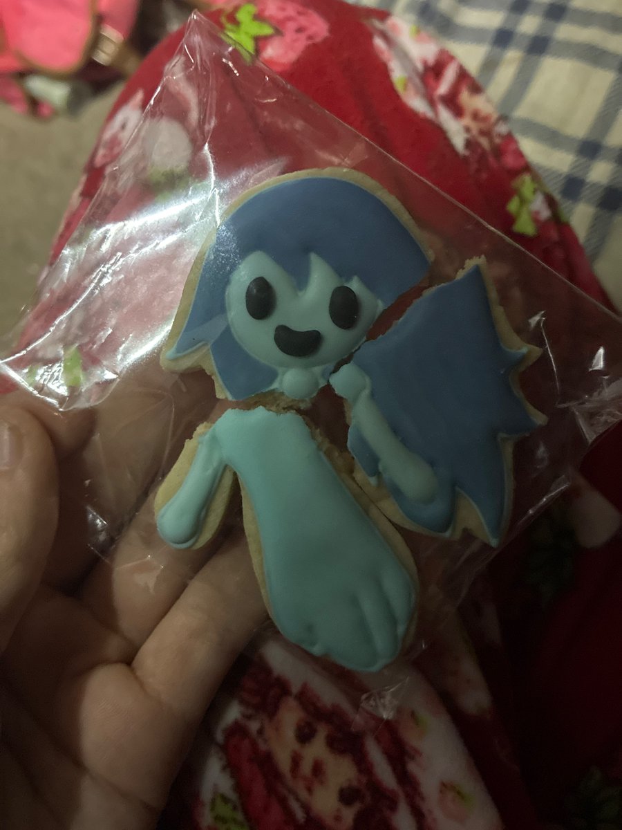 fakeycest_'s tweet photo. ive had this cookie for months Do i eat her now Or keep for like  decoration or something 

#sjsm #spookysjumpscaremansion #shoj https://t.co/iTiskRDSSa