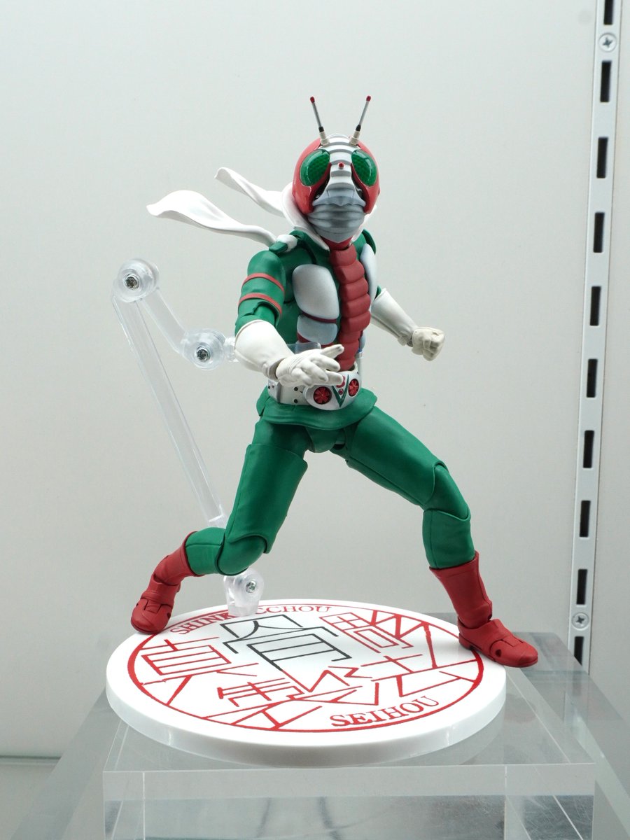 tamashii_tnt's tweet photo. ／
📢まもなく受注終了！
＼

「S.H.Figuarts（真骨彫製法） 仮面ライダーV3 栄光の昭和ライダーエディション」
を #魂ストア にて展示中！

布製／PVC製を選択可能なマフラーや腰当て手首など豊富な付属品で様々なシーンを再現！専用台座も付属。

⏰ご予約は5月31日(日) 23時まで
🔗https://t.co/ooonU0H71M

#仮面ライダー #仮面ライダーV3 #t_shf