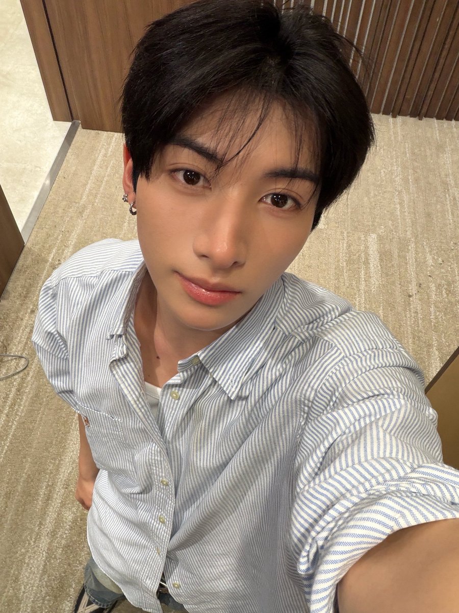 muffcoups's tweet photo. GILA GILA, AKU GILAAAAAAA. GANTENG BANGET TOMIYASU YU!!!! https://t.co/p3Pe0itBWz