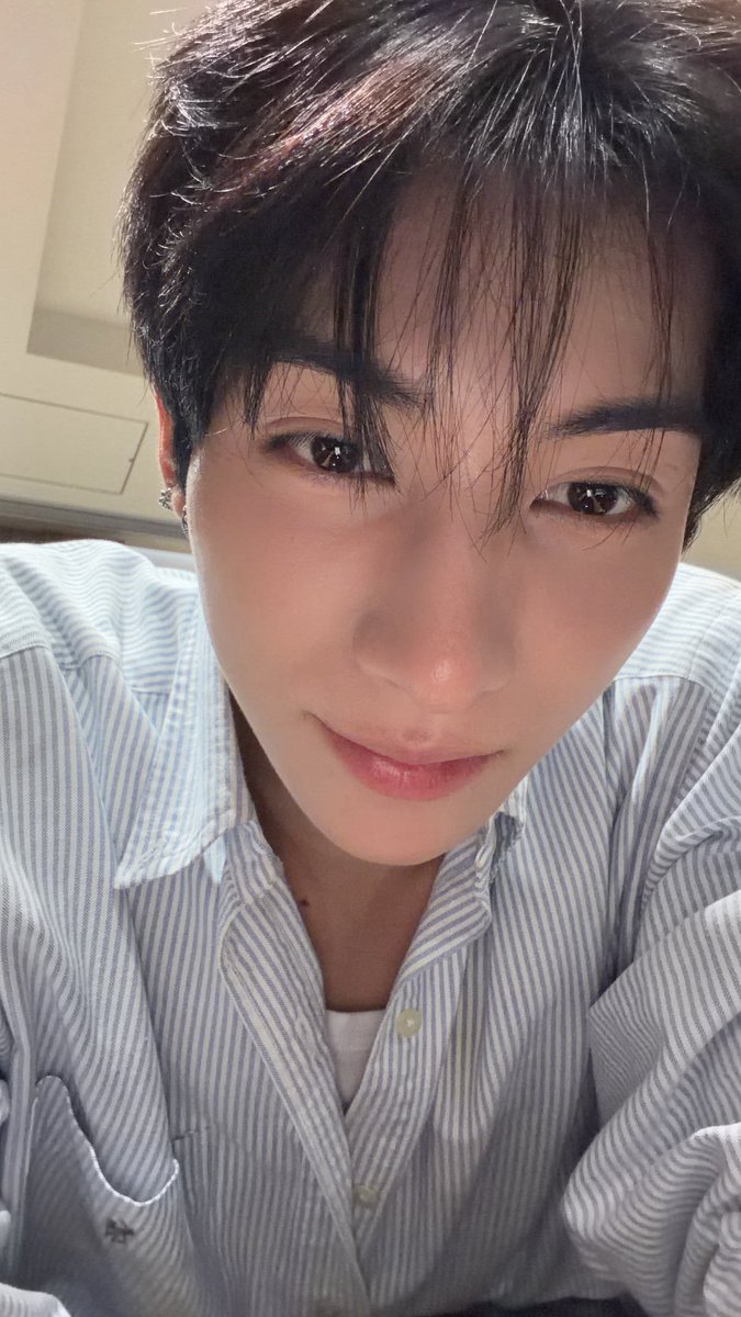 muffcoups's tweet photo. GILA GILA, AKU GILAAAAAAA. GANTENG BANGET TOMIYASU YU!!!! https://t.co/p3Pe0itBWz