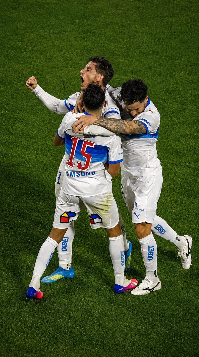 soyelflacoivan's tweet photo. #LosCruzados 🇨🇱🇨🇱🇨🇱
#Libertadores https://t.co/nl6WSDMGJJ