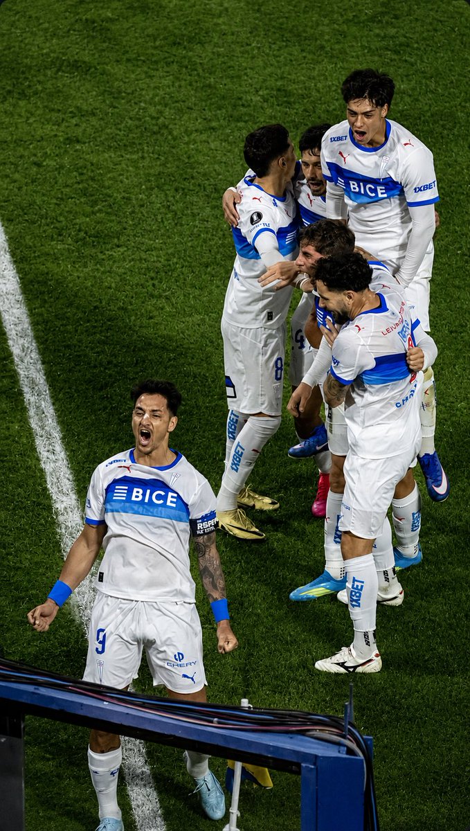 soyelflacoivan's tweet photo. #LosCruzados 🇨🇱🇨🇱🇨🇱
#Libertadores https://t.co/nl6WSDMGJJ