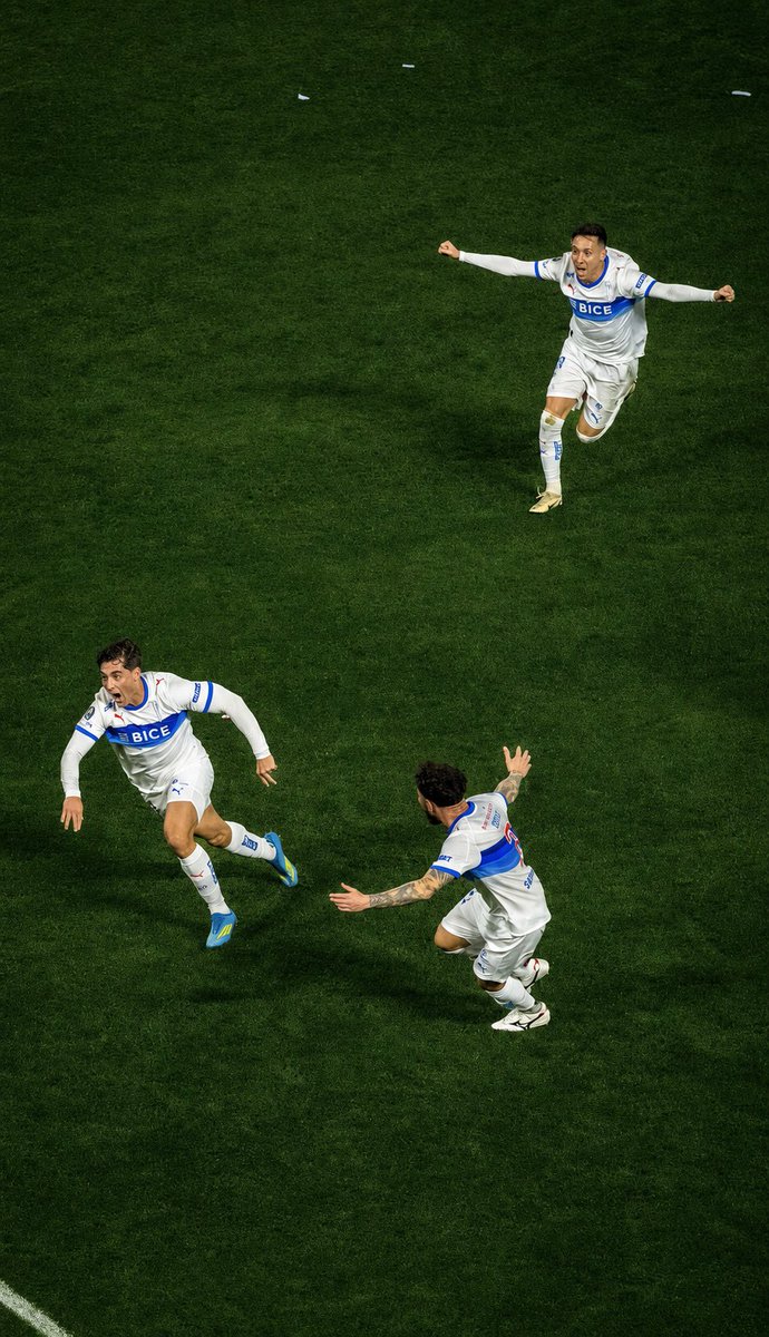 soyelflacoivan's tweet photo. #LosCruzados 🇨🇱🇨🇱🇨🇱
#Libertadores https://t.co/nl6WSDMGJJ