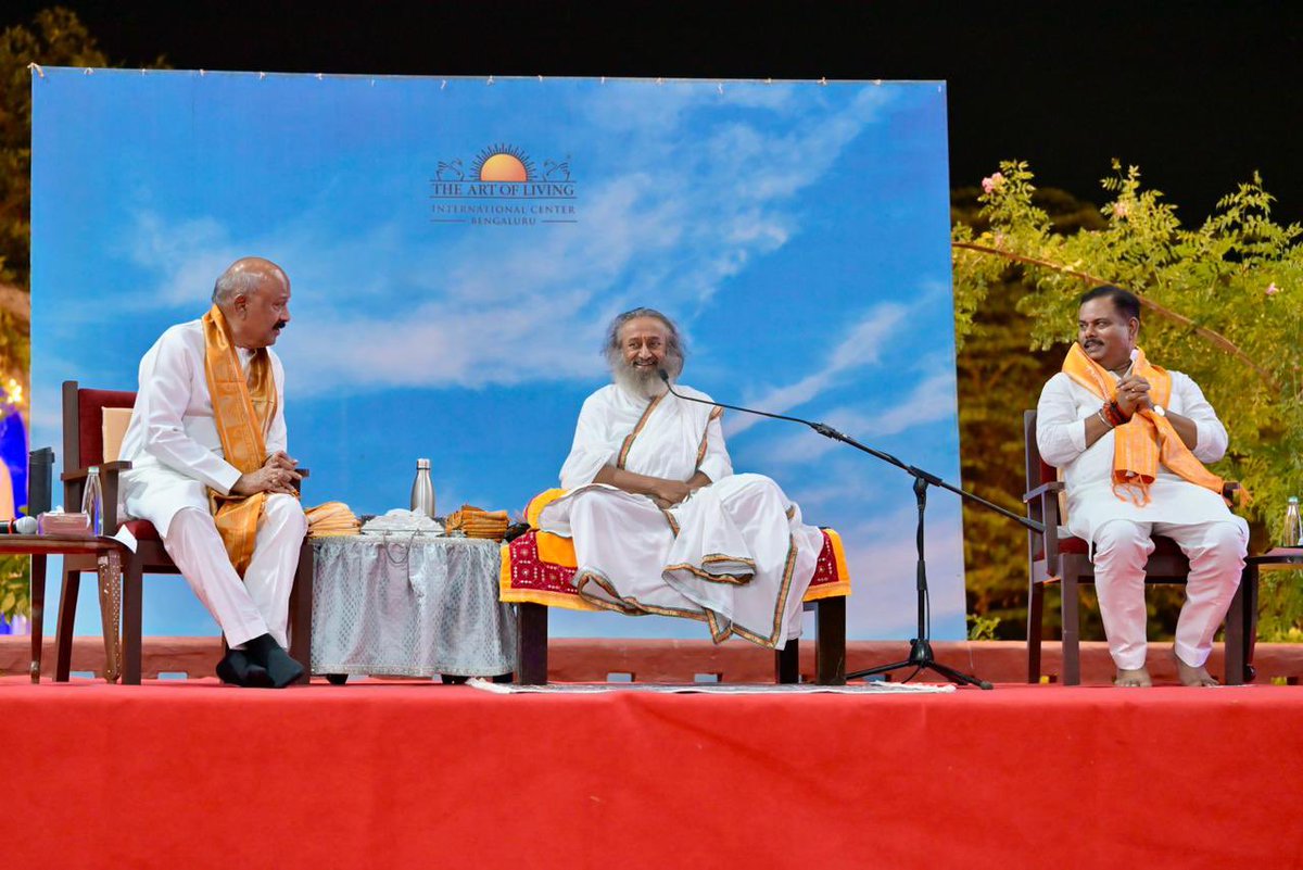 Gurudev Sri Sri Ravi Shankar tweet media