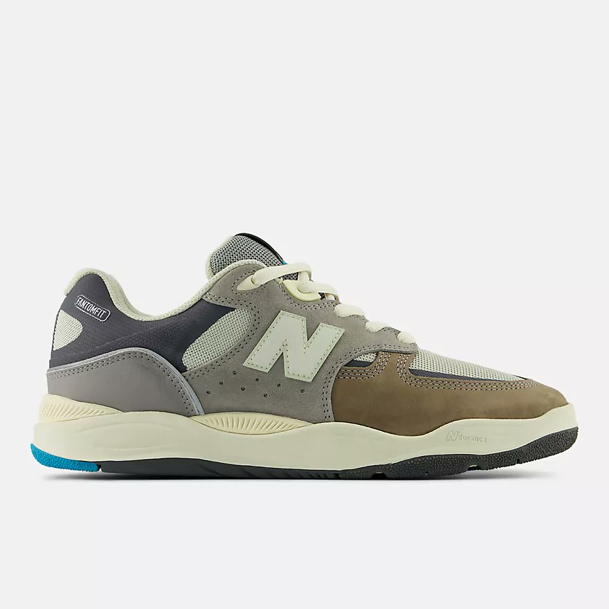 SOLELINKS's tweet photo. Ad: LIVE at 9pm PT/12am ET
New Balance 'Grey Days' Collection

Andrew Reynolds x NB Numeric 933
=> https://t.co/OFLgUpUKkP

Tiago Lemos x NB Numeric 1010
=> https://t.co/CV8ge6Rjk8

NB Numeric 770
=> https://t.co/bbvEeEK1h7 https://t.co/LqrYPjCq1U