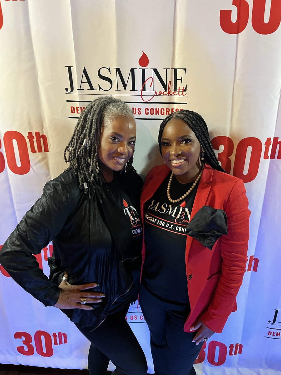 NarrPowerInst's tweet photo. @JasmineForUS Family ova everything!!! 💚 #cousins #challengethesystem #communityfirst https://t.co/rtST4i4pCD