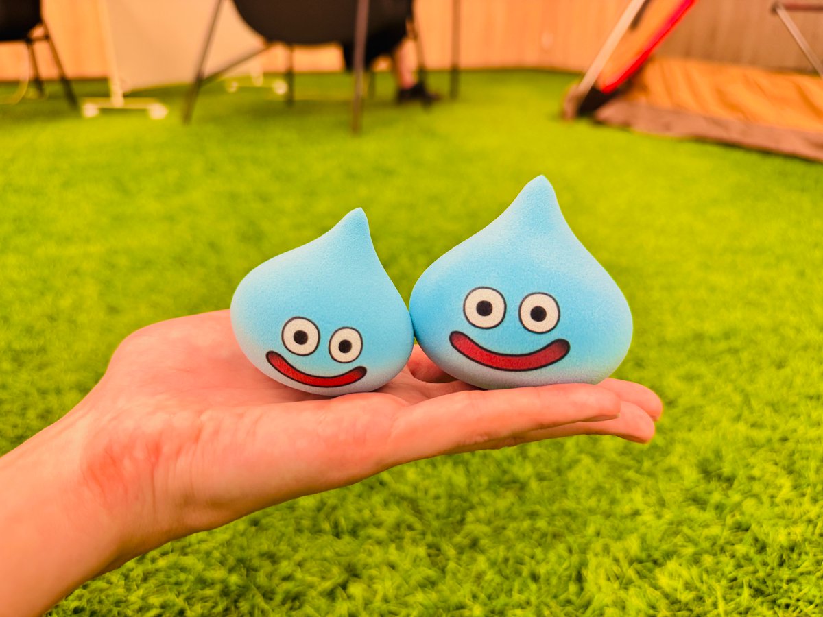 kai_corporation's tweet photo. ＼ドラゴンクエスト×貝印／
スライム3Ｄパフは、水を含むと約1.5倍に膨らみ、ふんわり触感に！
人気のファンデーションが染みこみにくいパフははぐれメタルデザインに😶‍🌫️
ドラゴンクエストの世界観を再現したパッケージを目印にお店で探してみてください🔍
#DQ40th https://t.co/M4tugukBj0
