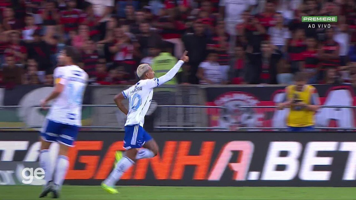 Jardizeiro61's tweet photo. @AbraoMarqu64970 @oocbrsao Corta pra ele metendo gol no flaputa e nas porcas https://t.co/nexUkhmG5t