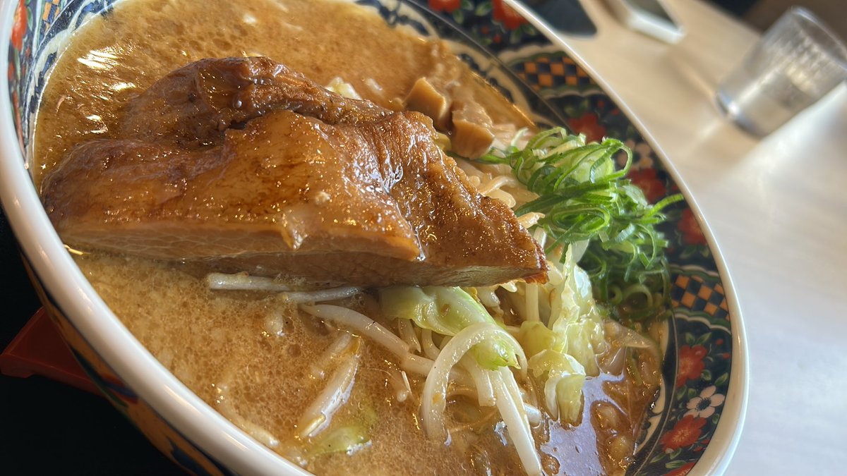 de_asoko's tweet photo. 本日のAsokoランチは
地元の味噌専門店

蔵之介さんへ

角煮味噌ラーメン✨️ https://t.co/iSyQOA6AJ5