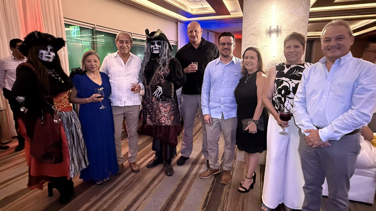 AMIVTACmx's tweet photo. 🌿 🥂 Dimos inicio al II Seminario Internacional de Impacto Ambiental “Movilidad en la Selva Maya” con el tradicional Cóctel de Bienvenida.

¡Gracias a todas y todos por acompañarnos! Mañana continuamos con un programa de alto nivel intercambiando conocimientos.

#AMIVTAC https://t.co/43fiaB2KaO