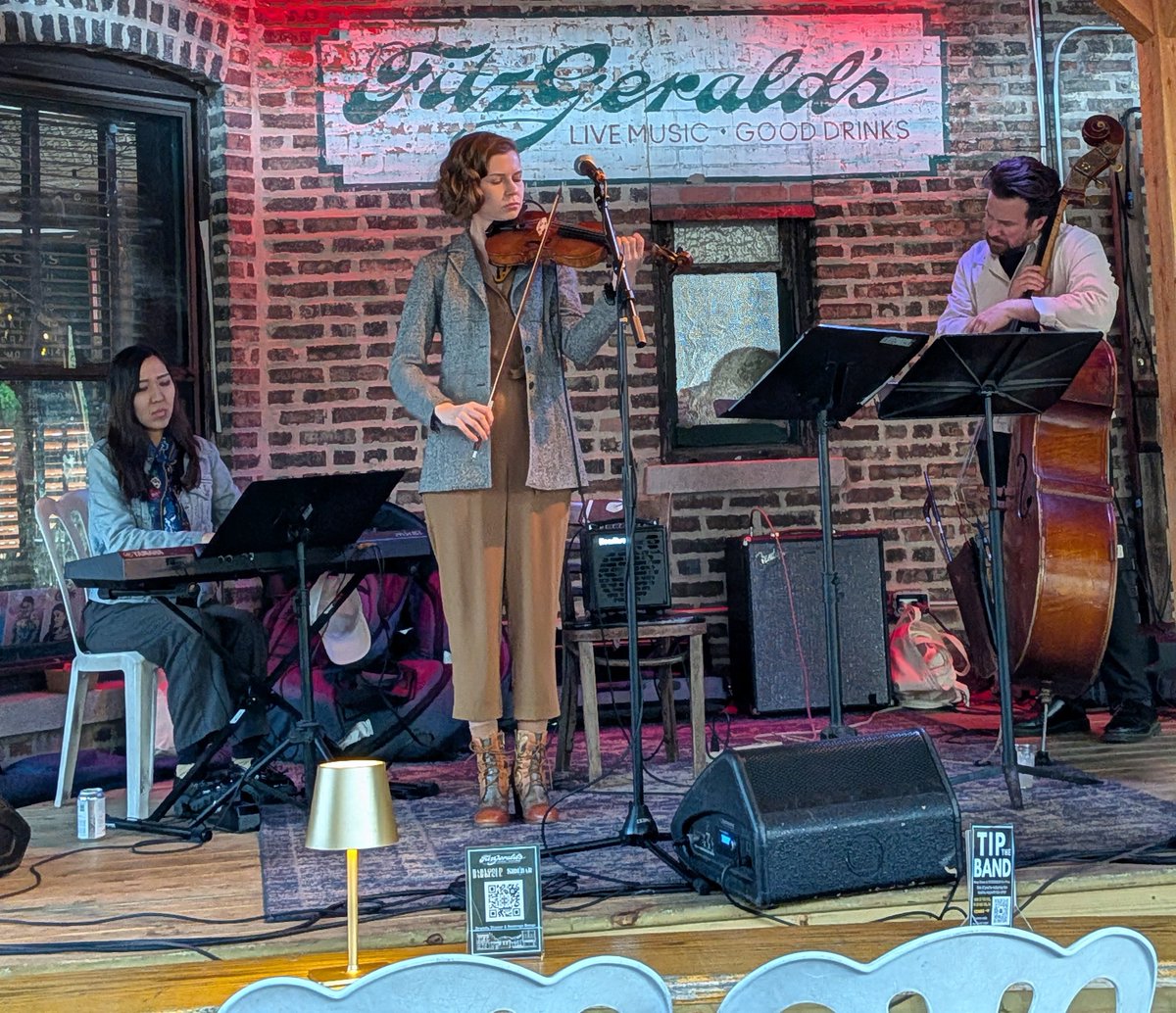 SamScumaci's tweet photo. Olya Prohorova back at Fitzgerald's! https://t.co/9vCAlEgYfx