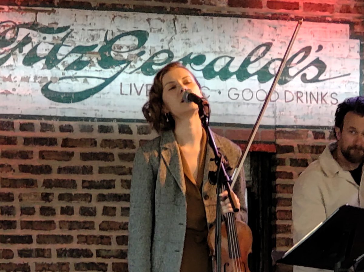 SamScumaci's tweet photo. Olya Prohorova singing in Russian <3 https://t.co/RbM6nsN5bI