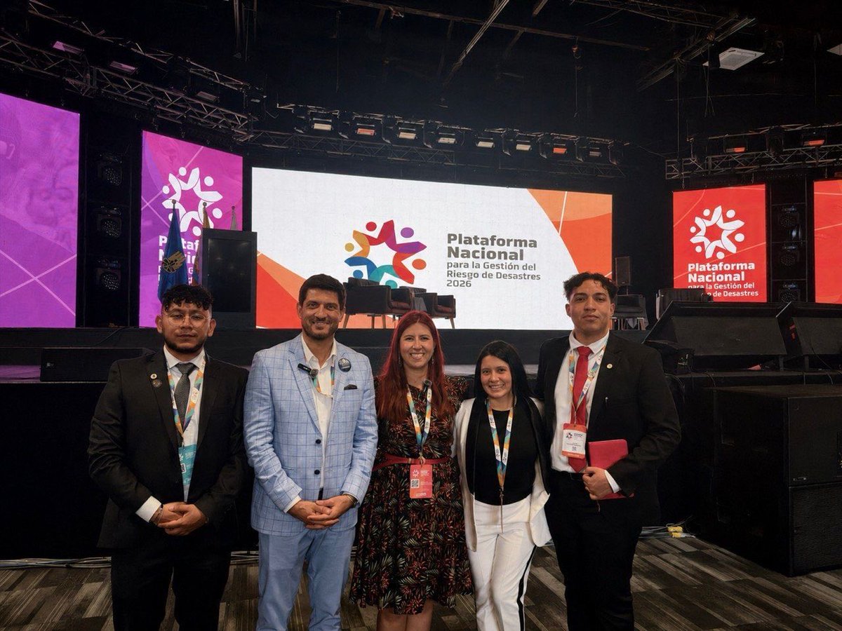 itsN05's tweet photo. Con mis estudiantes de la @UNALOficial , junto a Nahuel Arenas representante de @UNDRR_Americas, seguimos uniendo la academia colombiana y la GRD para construir territorios más resilientes, justos y sostenibles. El conocimiento también salva vidas. 🌎📚⚖️ @PrensaUNAL @UNGRD https://t.co/ljsYeuuWhm