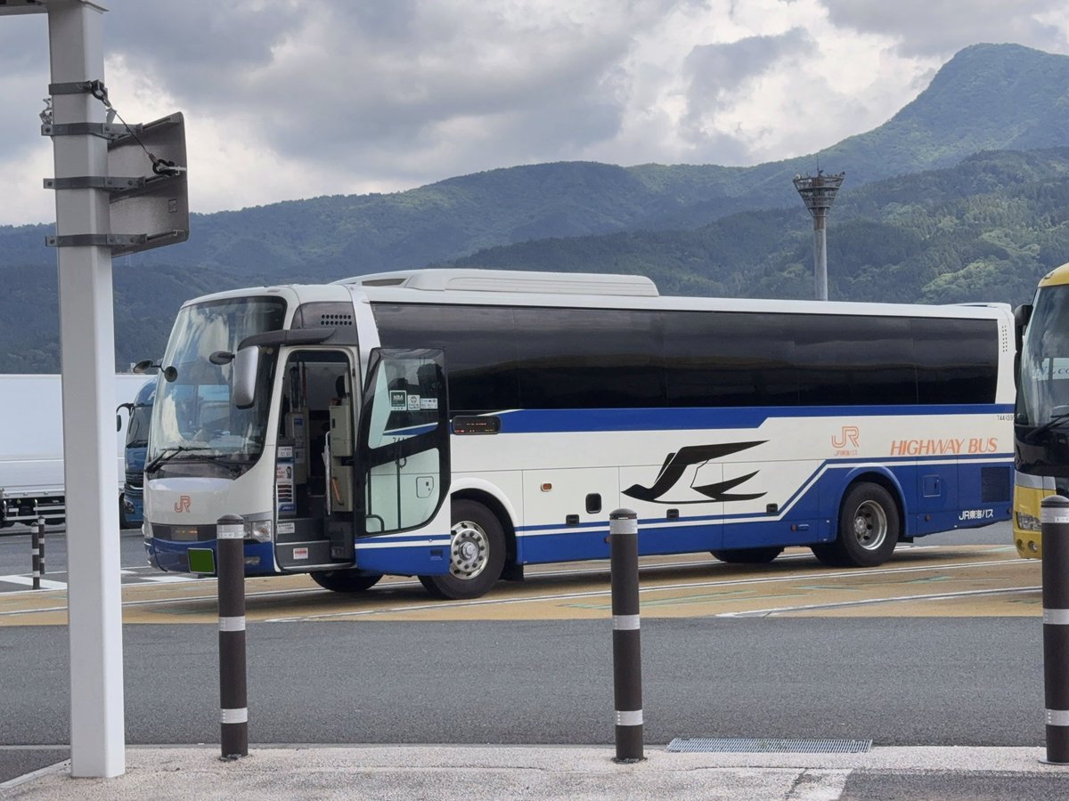 grassM112S's tweet photo. ヲタ活は高速バスの旅でもある。
では行ってまいる〜👋🐷🚌💨💨

今日は富士山🗻が見えません☁️ https://t.co/qUTvIB2wRX