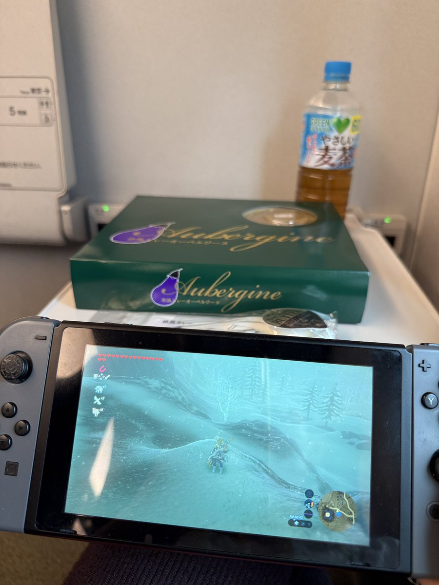 tokohqq's tweet photo. 法事で帰省🚄初めてオーベルジーヌのカレー並んでなかったから買ってみた🥹 https://t.co/XIedHnmoP3