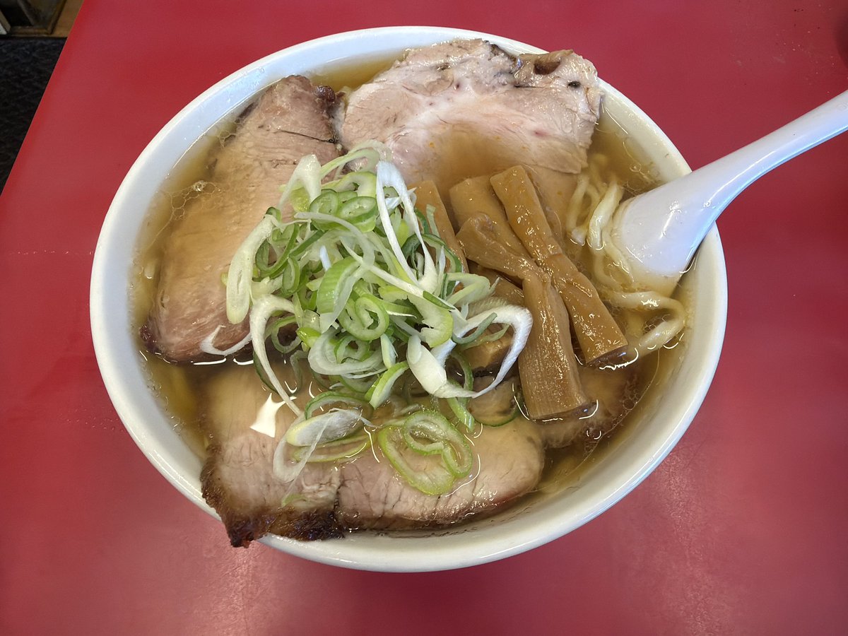 w64jb's tweet photo. 2026.5.29(金)一品香城東店・チャーシュー麺＊2/ネギ増し/メンマ増し/餃子5個/餃子2個。
 やっぱ29(肉)の日はチャーシュー麺に餃子だよね。
 ピンコのチャーシューはほんまモンの叉焼です。最高。 https://t.co/iSqCKZURR8