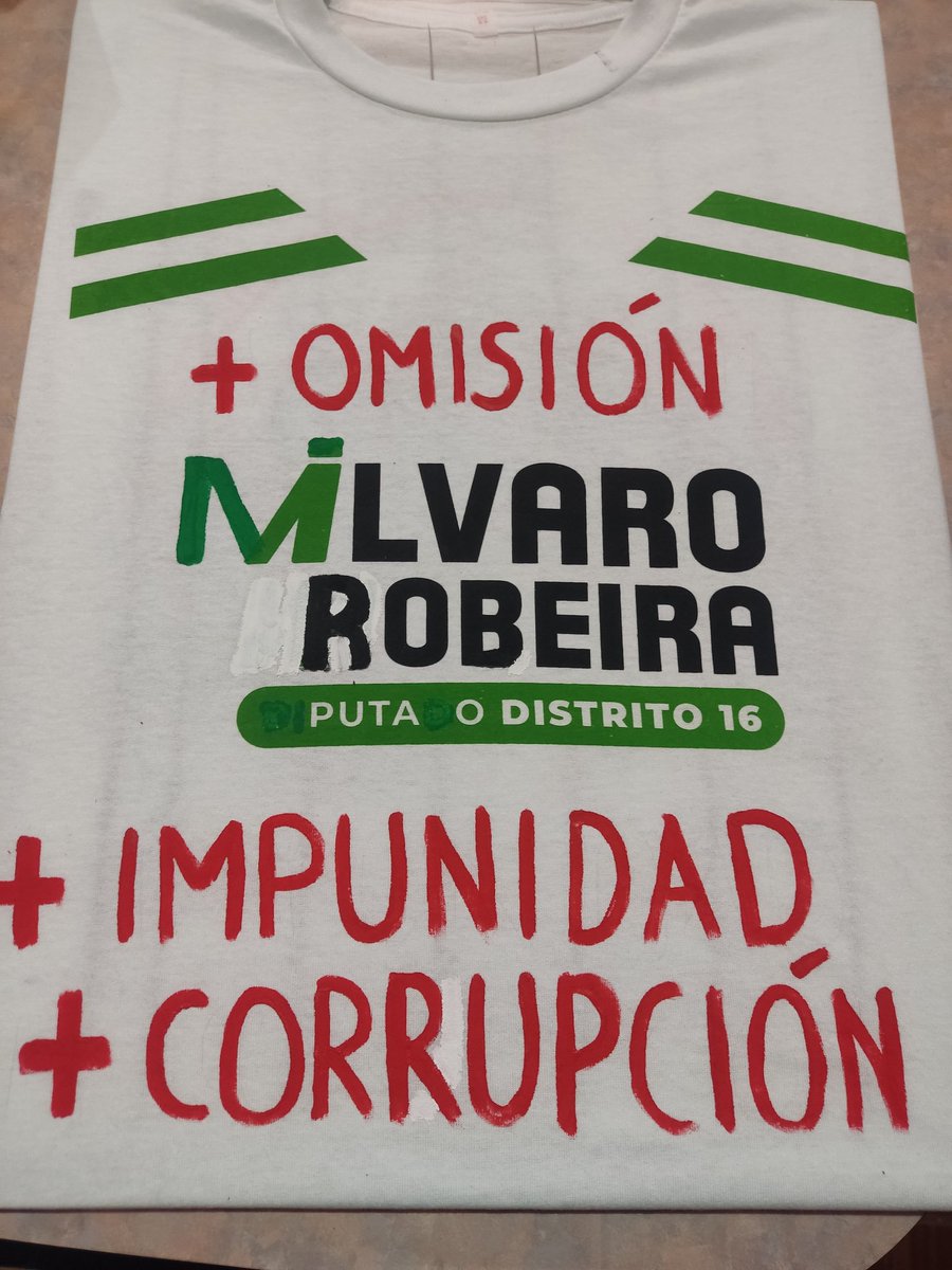 toogera's tweet photo. Intervenimos la playera que nos llegó de un candidato que se anda queriendo reelegir, además es el que tiene el apellido innombrable, ese hijo de Futa que parió muchos como ellos y que han saqueado a Coahuila y la han mantenido en el abandono #saltillo #elecciones #omision https://t.co/8rM0Yy76I5