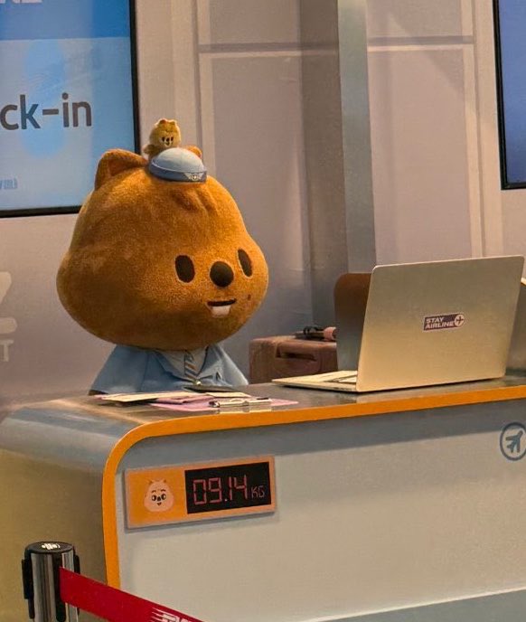 jeonginights's tweet photo. 🛎️ Faça seu check-out aqui. 

Foi um prazer ter vocês aqui comigo, espero que retornem uma próxima vez!! Essa au tomou proporções inimagináveis, eu jamais pensei que ela iria se tornar o que se tornou rsrs. Espero muito que tenham gostado da sua estadia aqui comigo, quotem bastante me dizendo o que acharam, sua avaliação é muito importante rsrs☝🏻🤓

Que Minho piloto e Jisung recepcionista fiquem no coração de vocês pra sempre. Isso não é um adeus, talvez um até logo 👋❤️