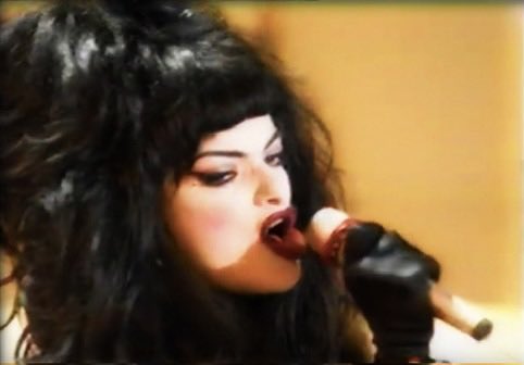 bab0oshk44's tweet photo. Nina Hagen, 1994 https://t.co/79MXzukKoM