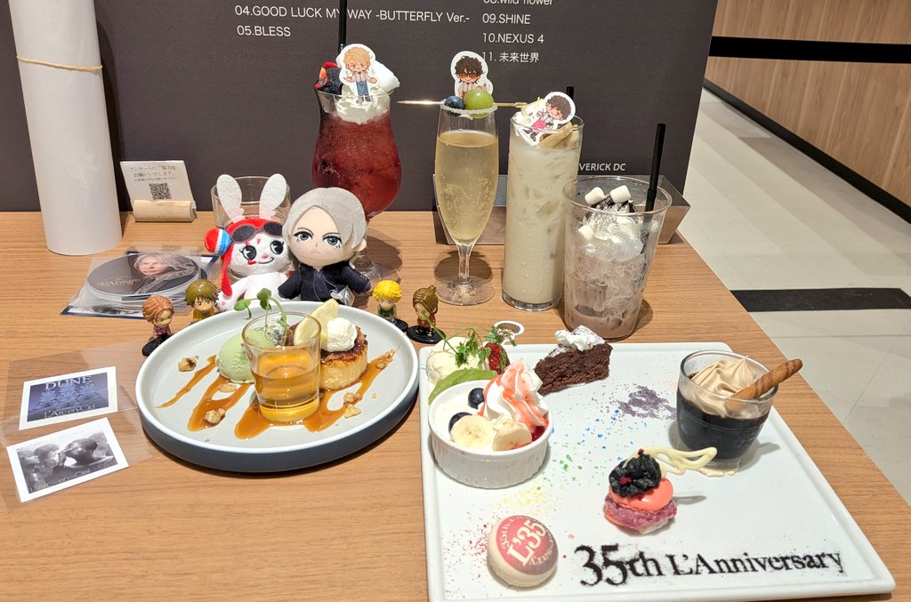 __8z8's tweet photo. ラルカフェのランチタイム行ってきた！案内された席がBUTTERFLY前のカウンターで、初めて自分のお金で行ったラルクのライブは国立だったと思い出した。7品注文して完食できるか不安だったが余裕だった🤭パスタが特にむちゃうまだった🍝STAY AWAYのフィギュア持っていったのワイくらいだろうな😂 https://t.co/o9tAca9hLi