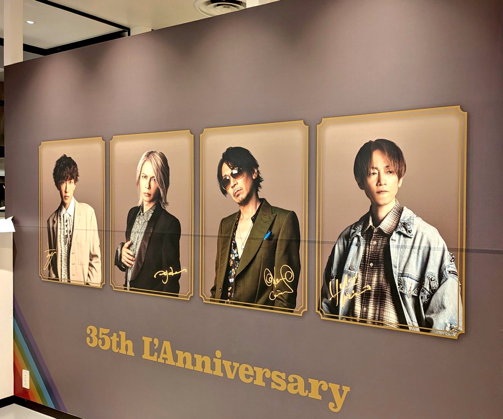 __8z8's tweet photo. ラルカフェのランチタイム行ってきた！案内された席がBUTTERFLY前のカウンターで、初めて自分のお金で行ったラルクのライブは国立だったと思い出した。7品注文して完食できるか不安だったが余裕だった🤭パスタが特にむちゃうまだった🍝STAY AWAYのフィギュア持っていったのワイくらいだろうな😂 https://t.co/o9tAca9hLi